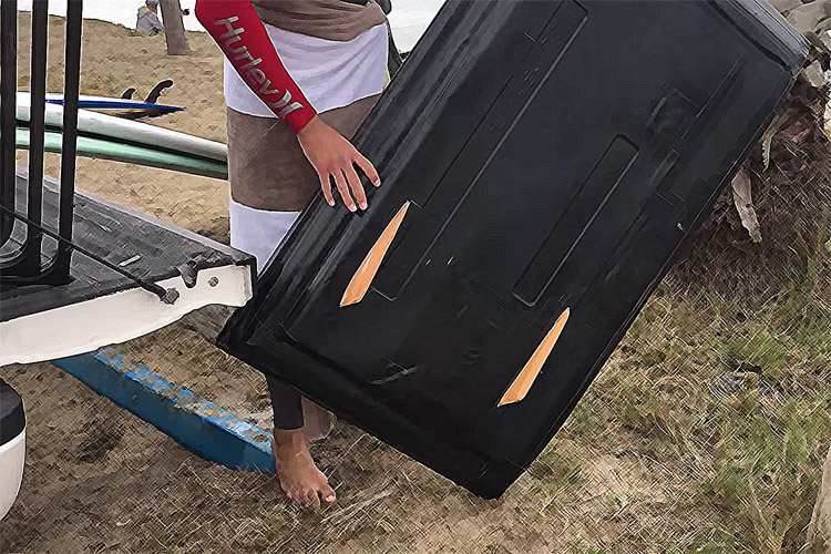 Who said you can’t surf with a flat screen TV? Image flatscreentvsurfing.jpg
