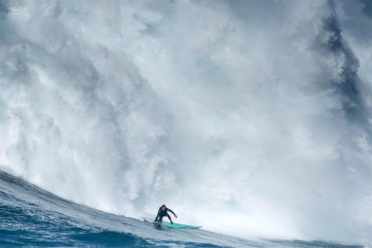 Alex Botelho rode Portugal’s "Paddle In Wave of the Year" Image alexbotelho3.jpg