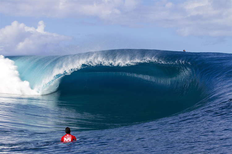 Image teahupoosurfer.jpg