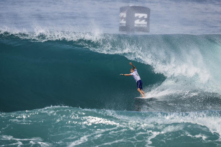 Pipe Masters kicks off with no shortage of drama Image kellyslater106.jpg