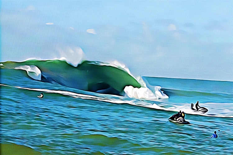 Ian Vaz rides 20-foot mutant wave at Avalanche Image avalanche.jpg